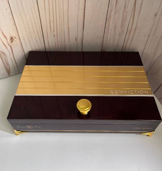 CONVICTION Box Humidor