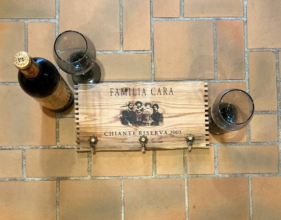 Familia Cara Wine Crate Key Hook