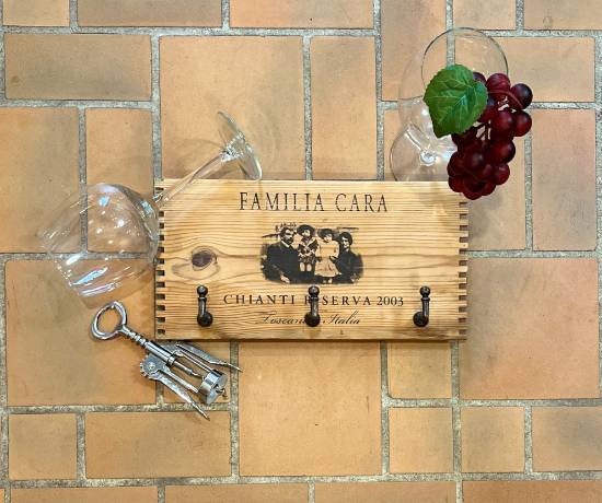 Familia Cara Wine Crate Keyhook