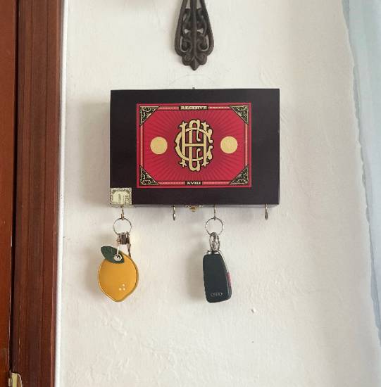 product Key Holder- crownded heads 1.1.jpeg